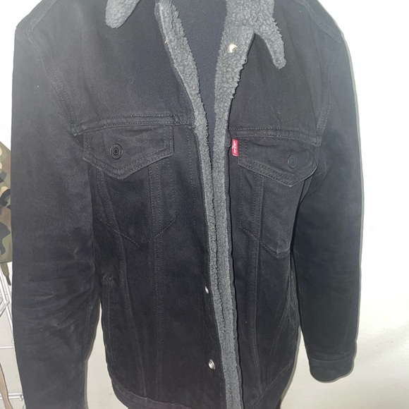 Levi’s jean jacket - Picture 2 of 3